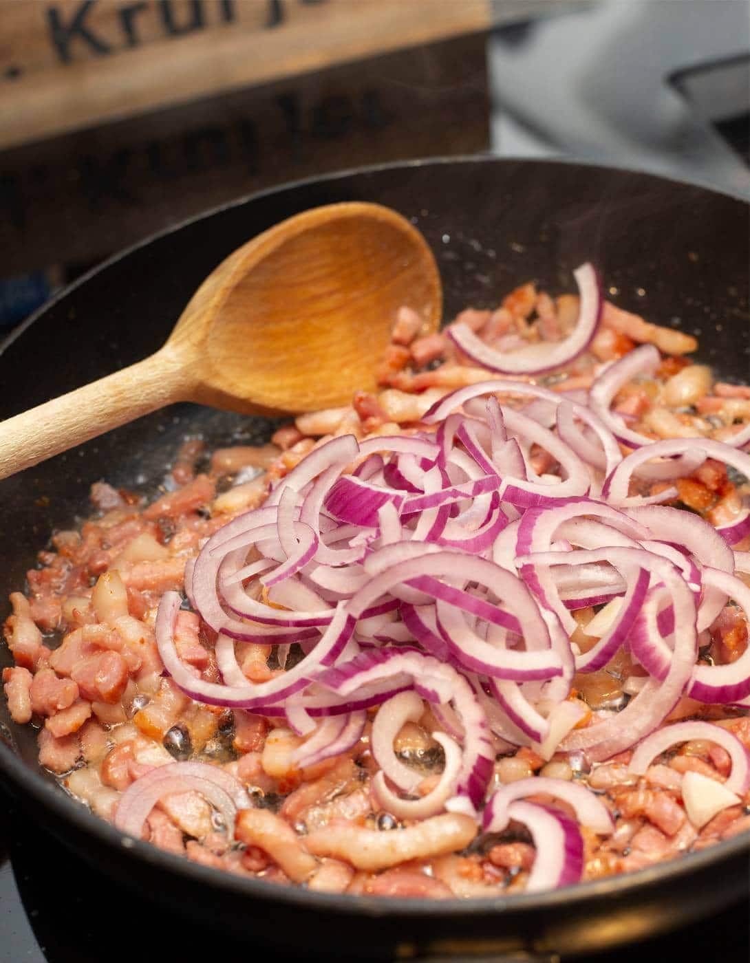 Pasta met spinazie, boursin en spekjes