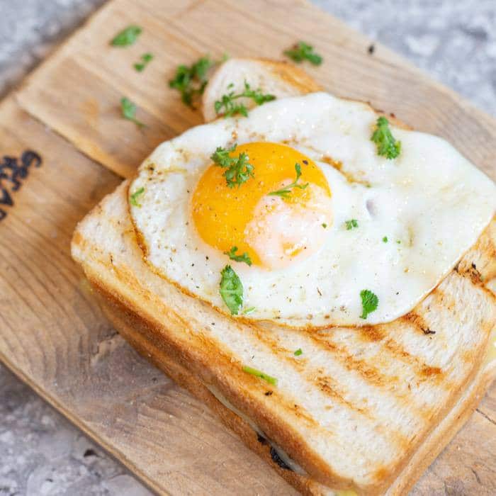 Katenspek uitbakken op de grillplaat