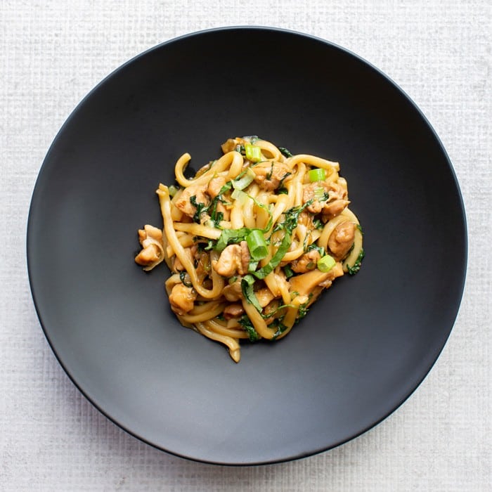 Spicy noodles met Madame Jeanette peper, kippendij en paksoi