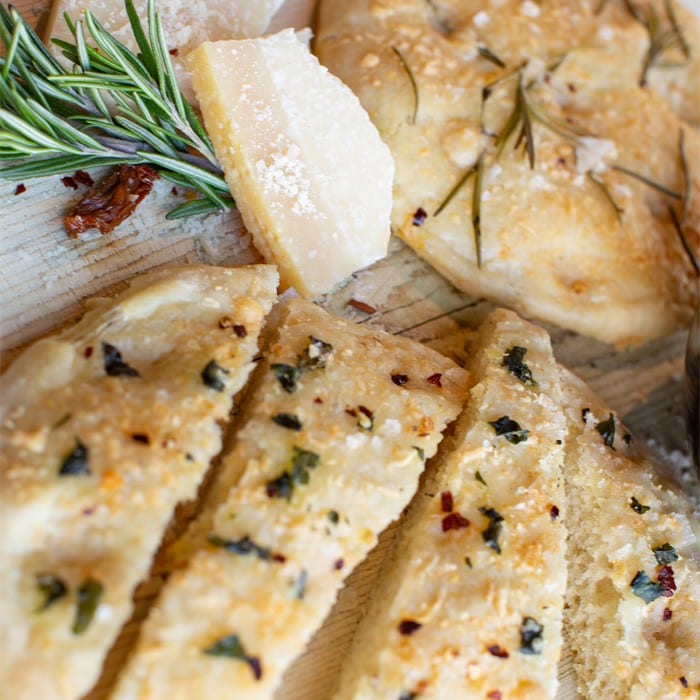 Ingrediënten voor mini focaccia's met toppings