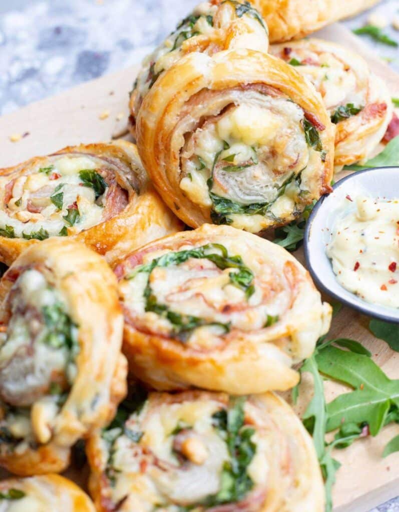 Ingrediënten voor bladerdeeg met parmaham en truffelmayonaise