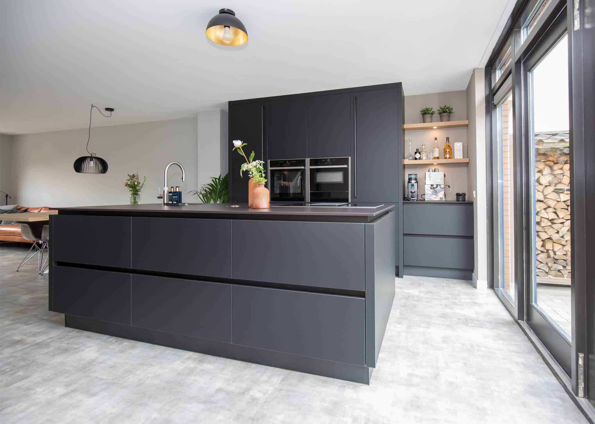 Fenix keuken met NEFF apparatuur