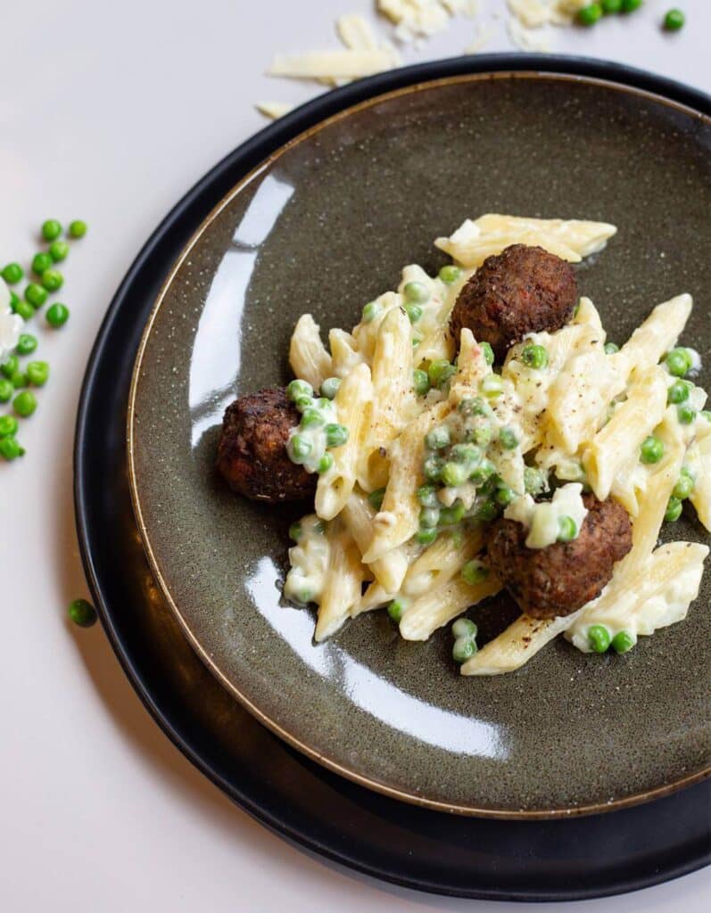 Ingrediënten voor een pasta met gehaktballetjes