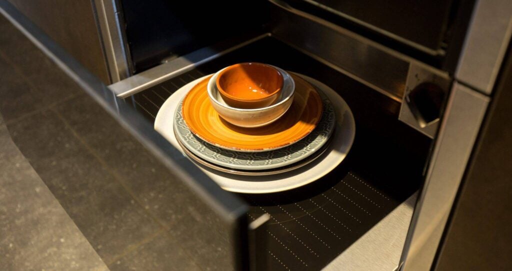 Warmhoudlade van groot formaat